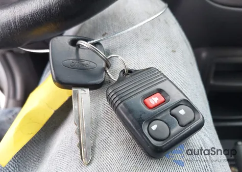 2003 Ford Escape Xlt z USA, uszkodzony, nr VIN 1FMCU93143KC35645